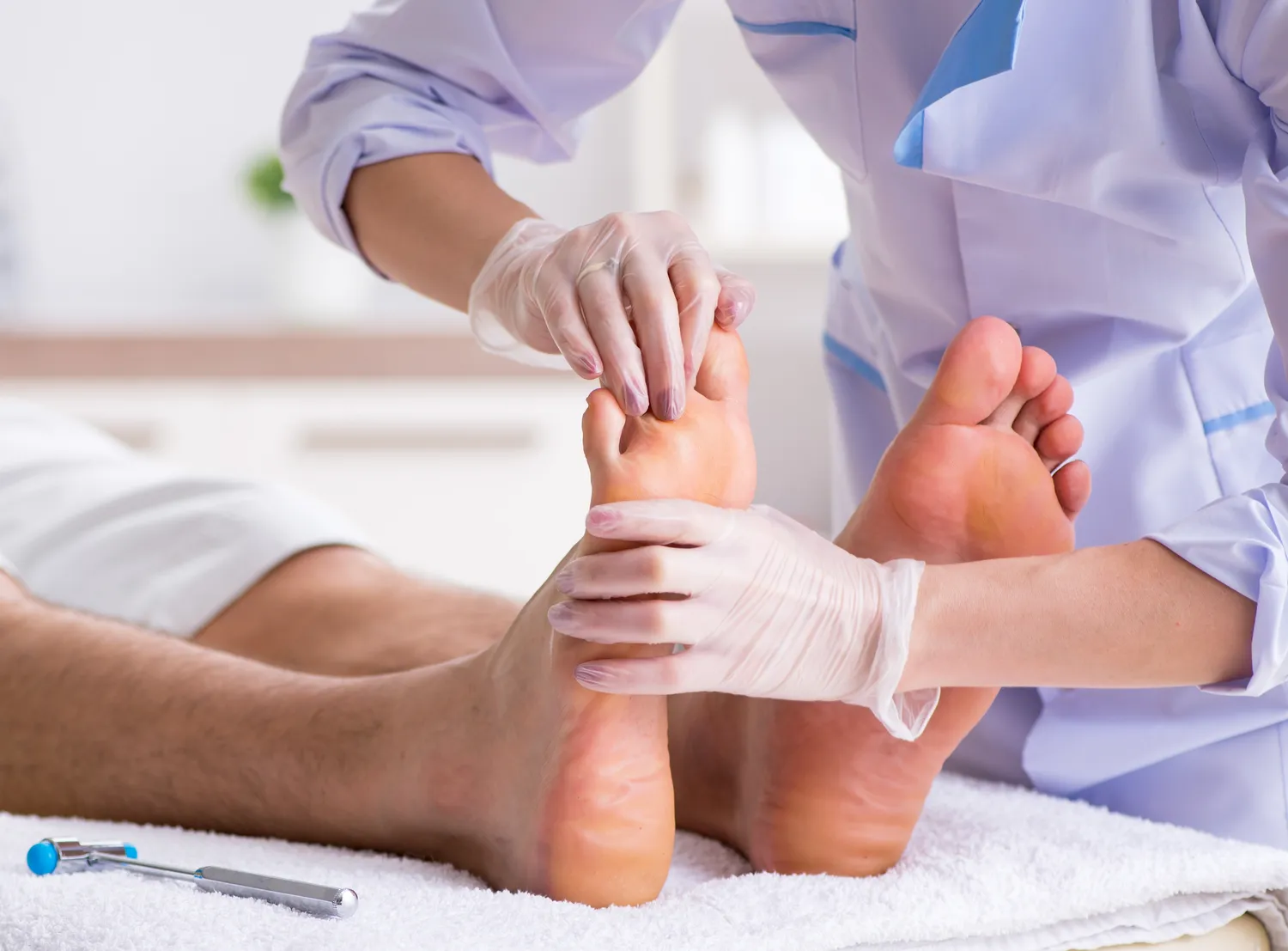 Pedicure leczniczy - czym jest i co warto wiedzieć na jego temat?